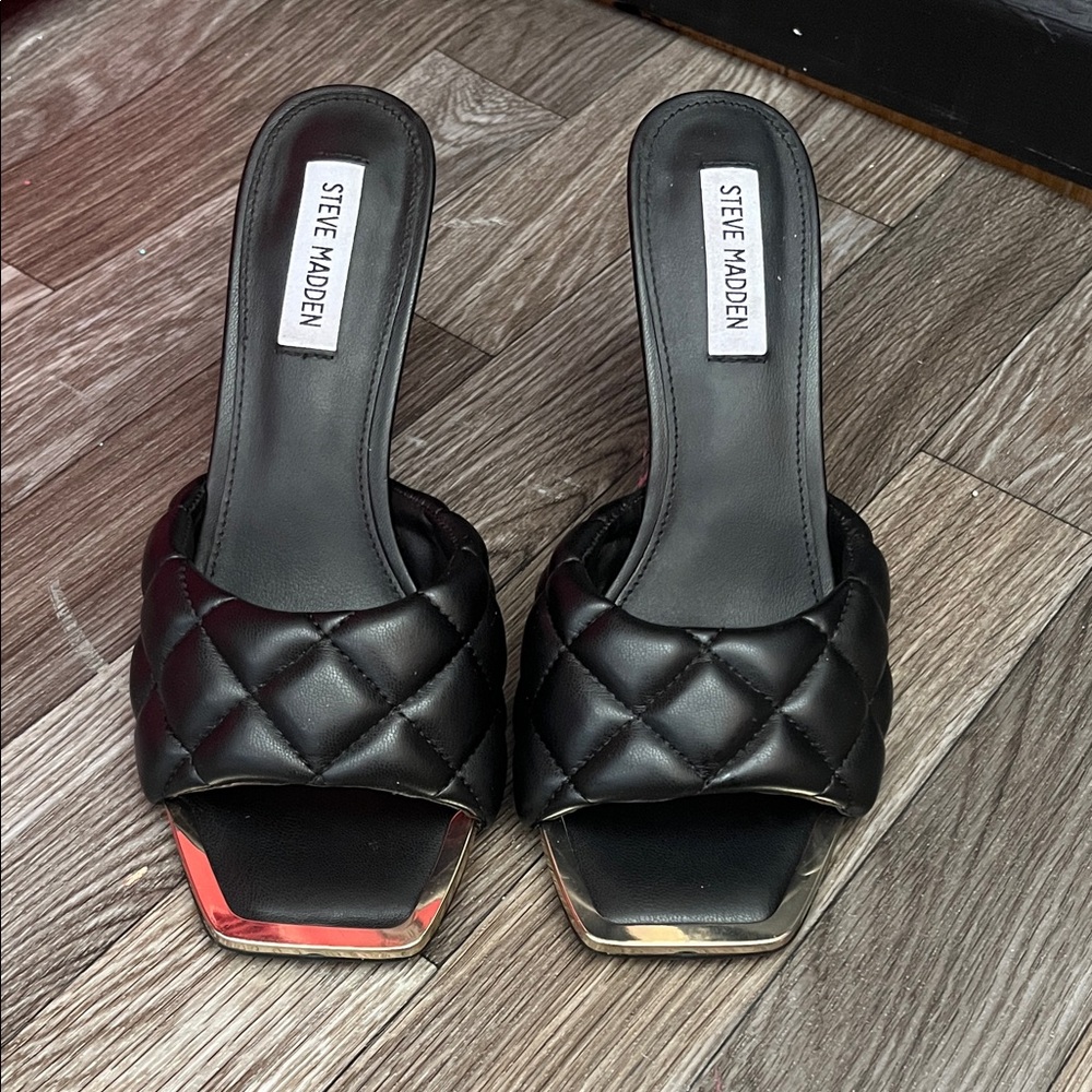 LOW PRICE heel flaw scuffed Steve Madden Black Quilted Mules